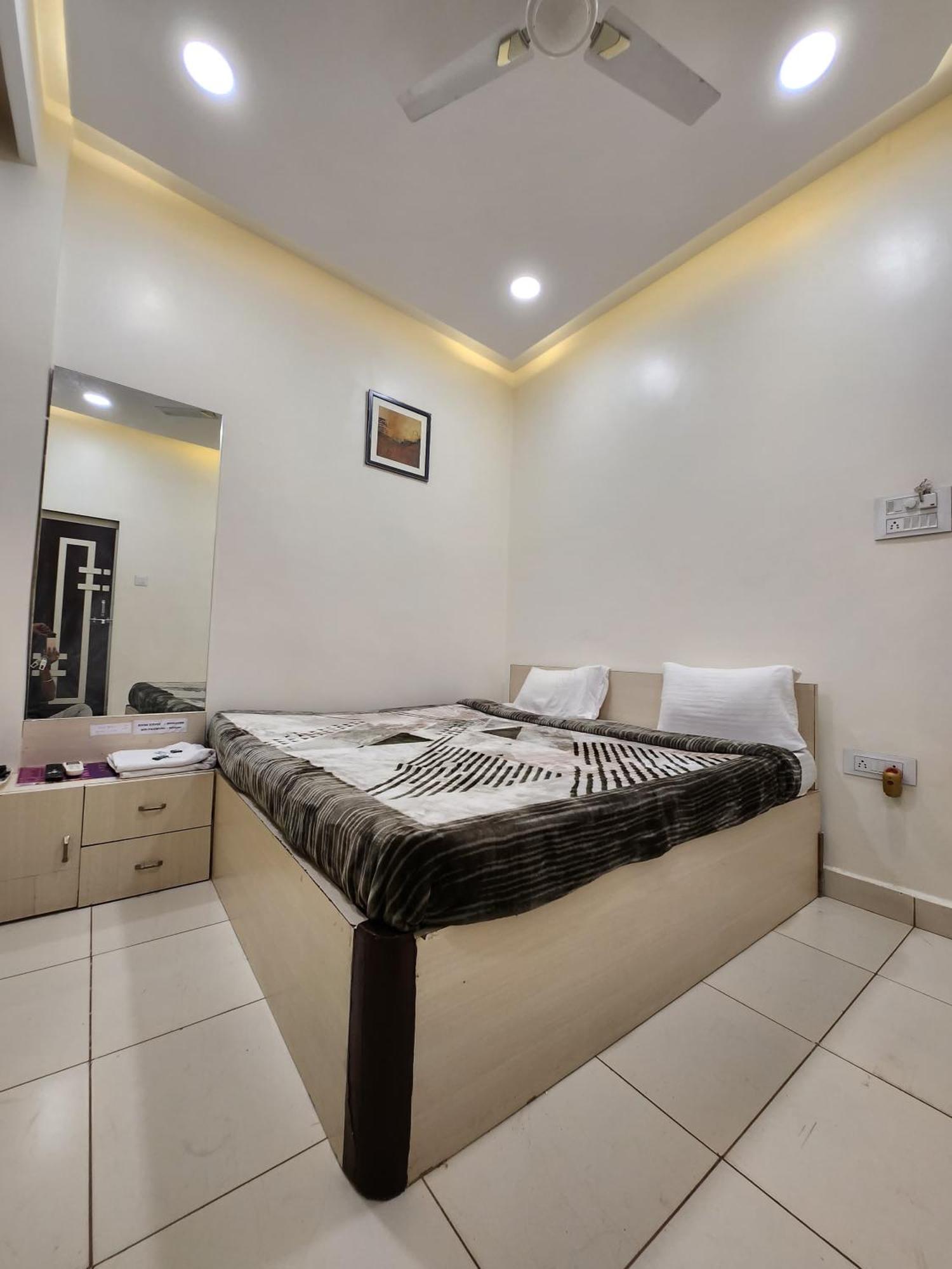 Hotel Anantshree Удджайн Екстер'єр фото