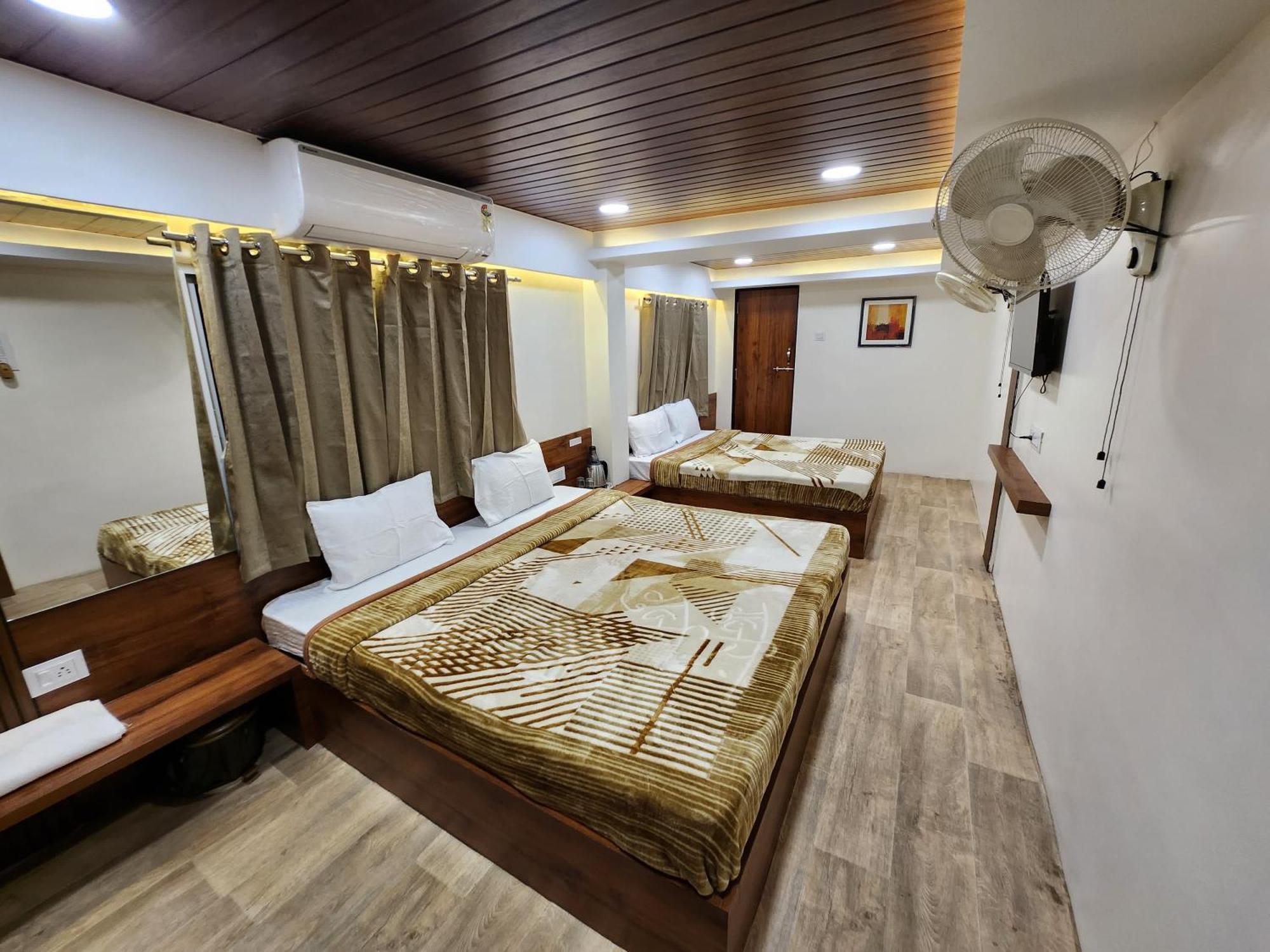 Hotel Anantshree Удджайн Екстер'єр фото