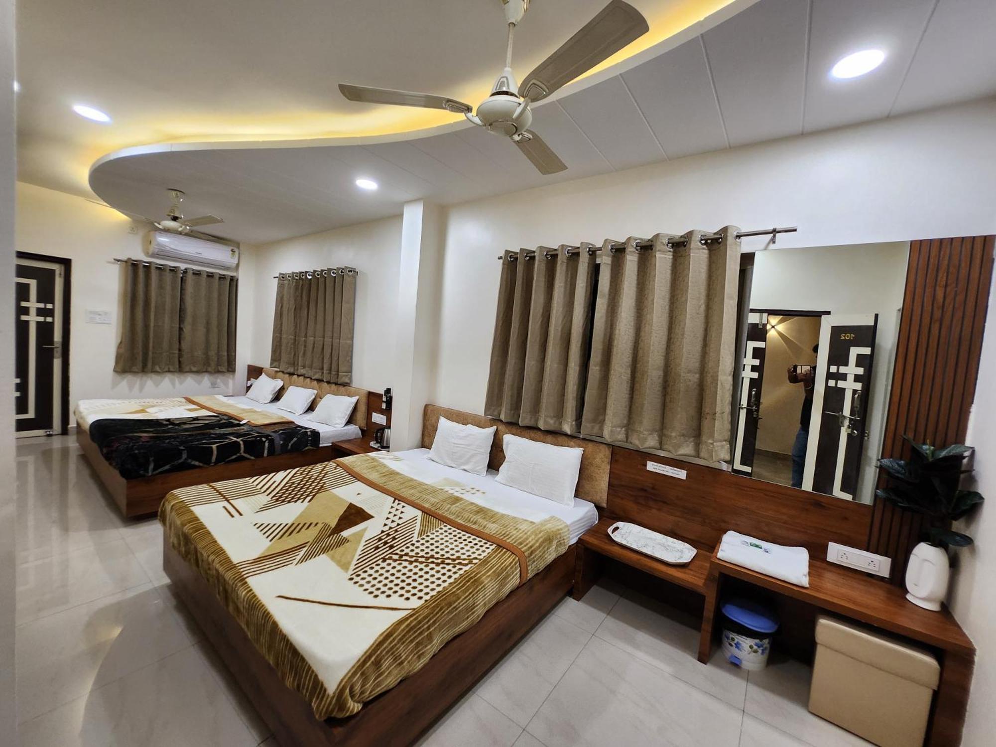 Hotel Anantshree Удджайн Екстер'єр фото