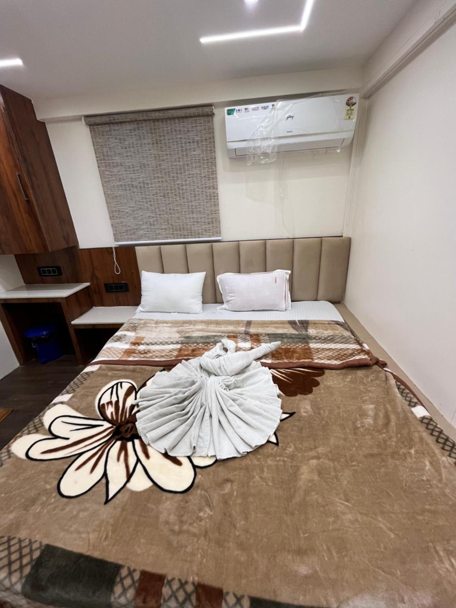 Hotel Anantshree Удджайн Екстер'єр фото