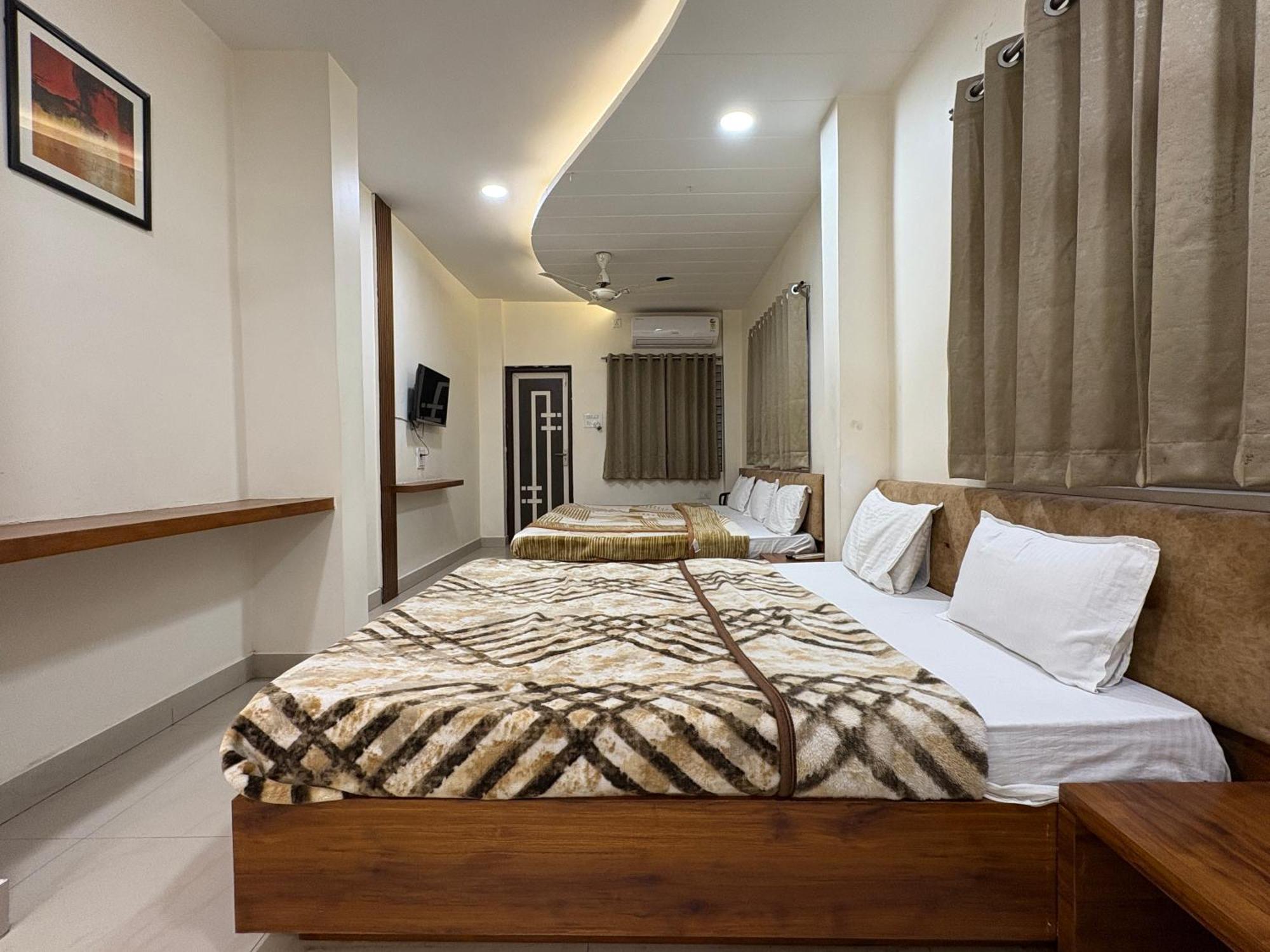 Hotel Anantshree Удджайн Екстер'єр фото