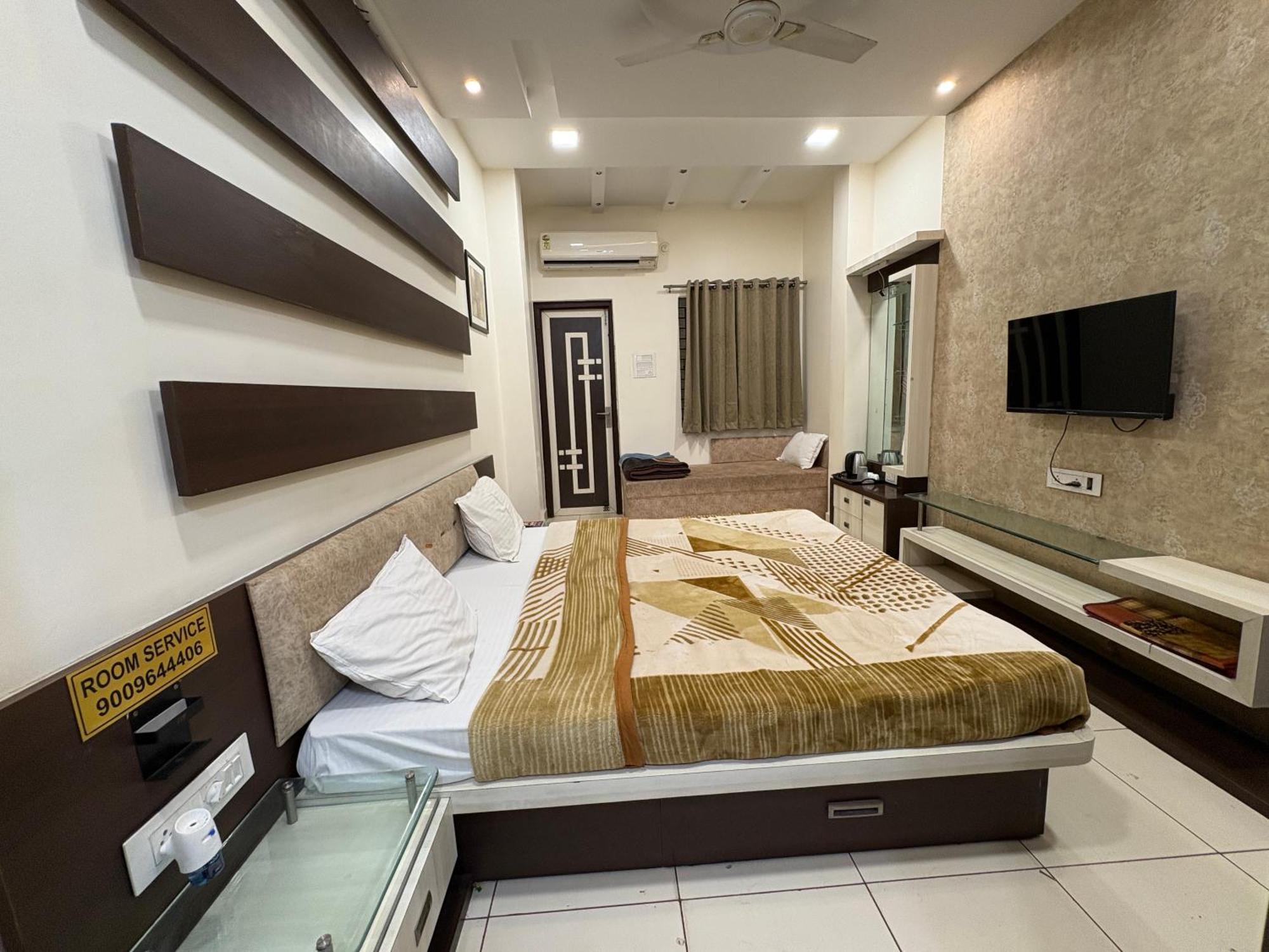 Hotel Anantshree Удджайн Екстер'єр фото